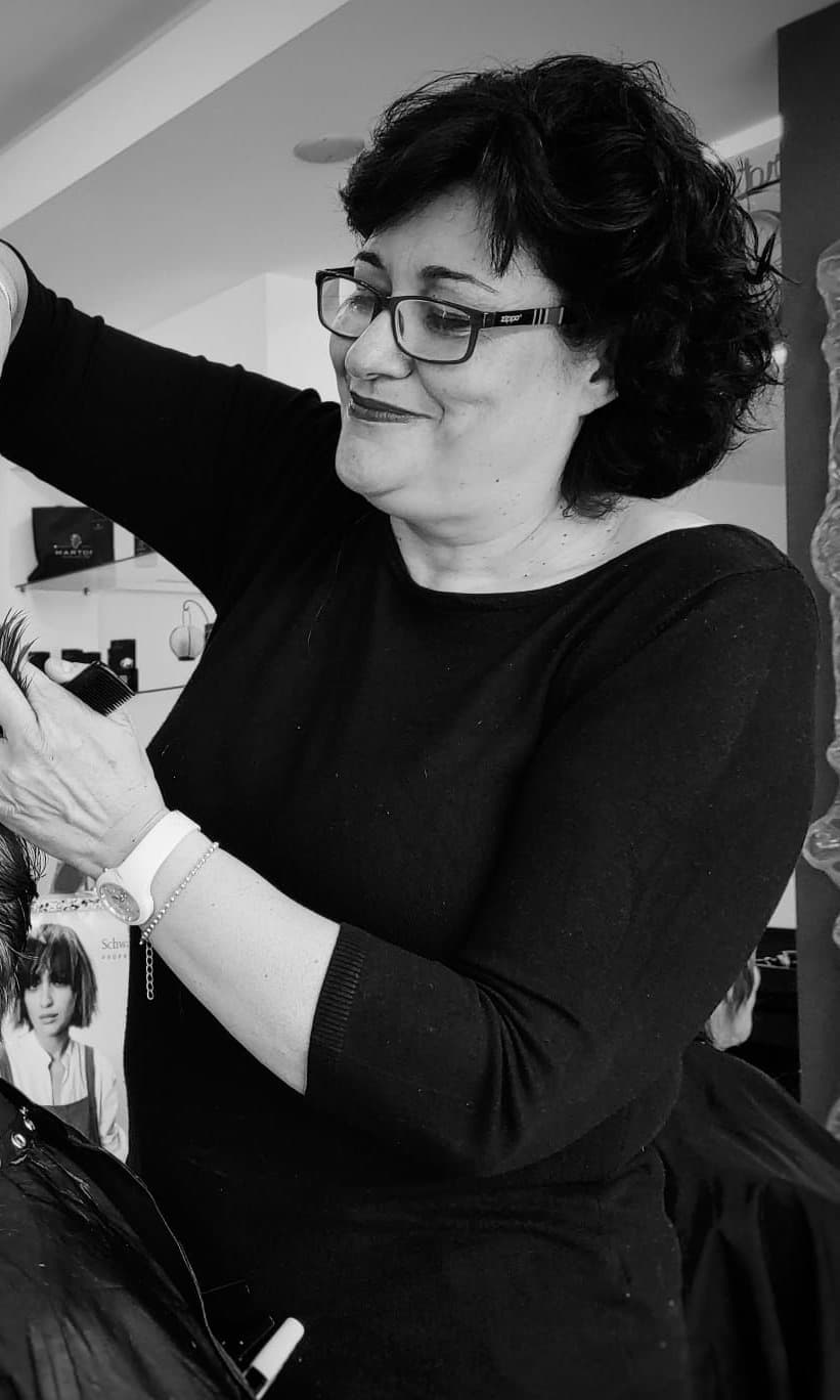 Ivana Cozzi, Hair Stylist Senior, al lavoro